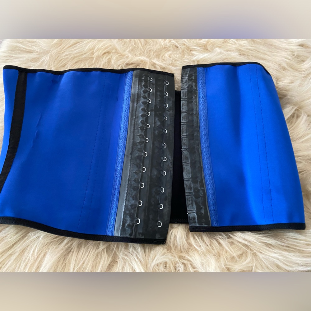 Ann Chere Women’s waist trainer/ corset. Size 42